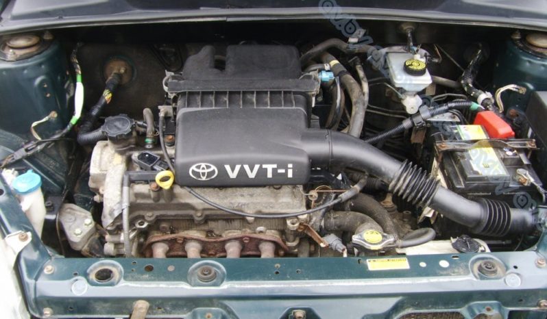 Toyota Yaris 2001 полный