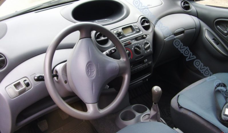 Toyota Yaris 2001 полный