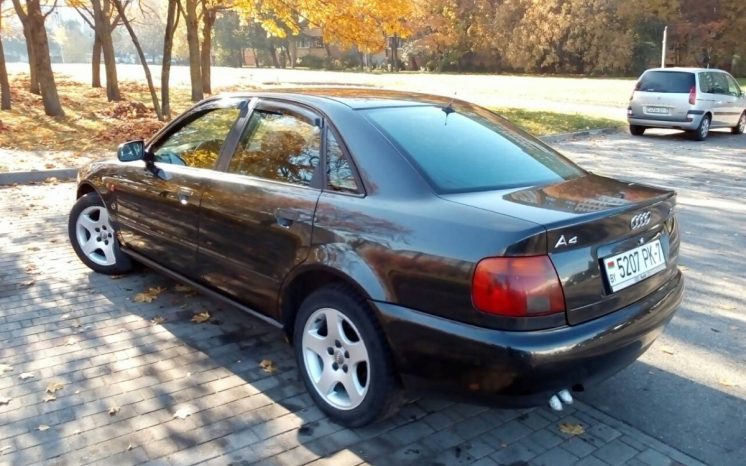 Audi A4 1995 полный