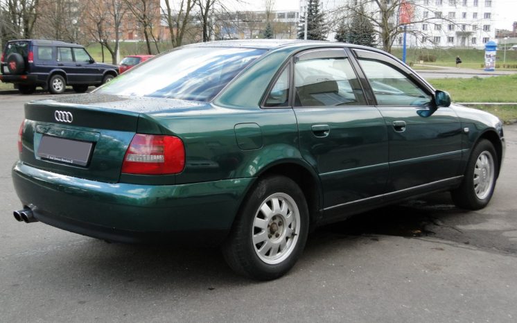 Audi A4 1999 полный