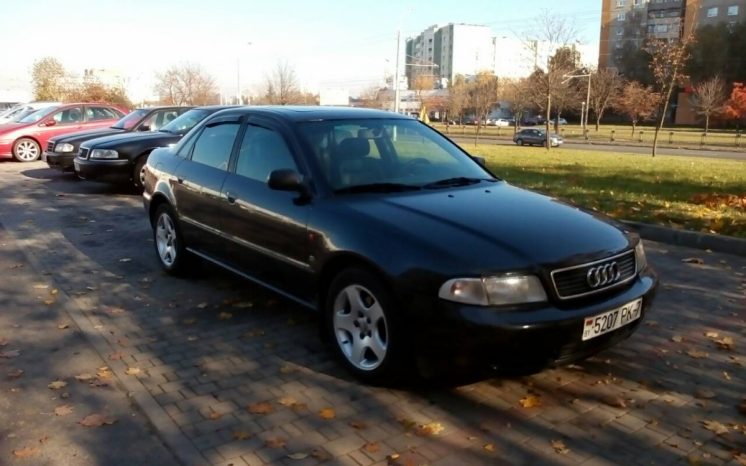 Audi A4 1995 полный