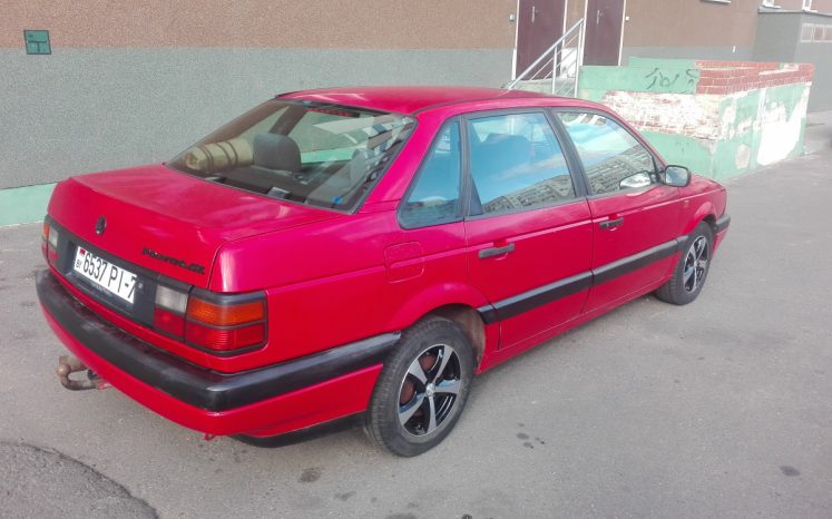 Volkswagen Passat B3 1992 полный