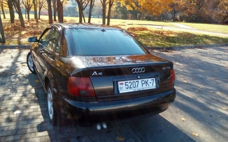 Audi A4 1995 полный