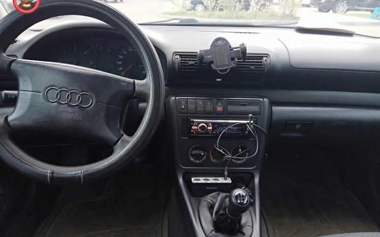 Audi A4 1996 полный