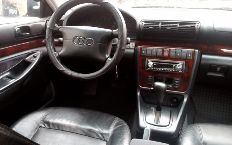 Audi A4 1995 полный