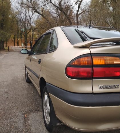 Renault Laguna 2000 полный