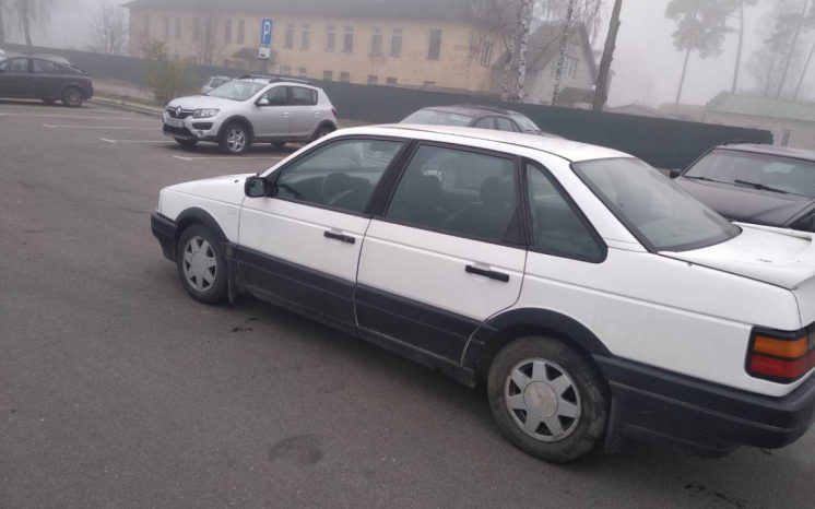 Volkswagen Passat B3 1990 полный