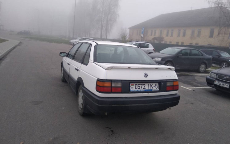 Volkswagen Passat B3 1990 полный